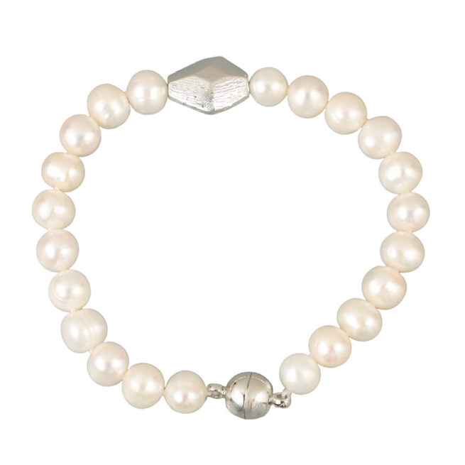 Charlotte Pearl Bracelet S. 7mm freshwater pearls with a 18K White GOLD plated bead, 19cm long hand knotted bracelet with a magnetic clasp.