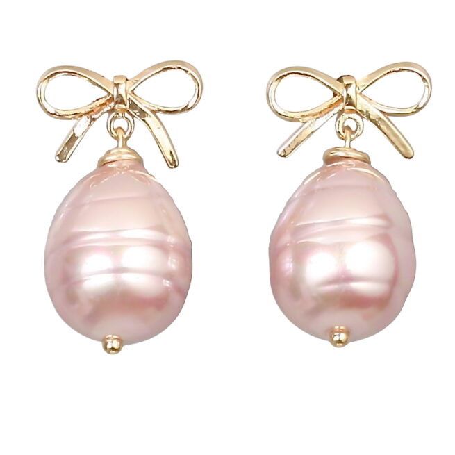 Bree Pearl Earring BL. 14K GOLD plate stud & bow with a 13.5mm Blush Pink colour Spanish pearl. Total drop 2.5cm. Weight 4 grams per earring.